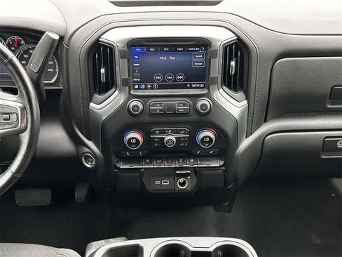 Used 2022 Chevrolet Silverado 1500 LT image 16