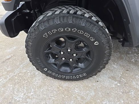Used 2023 Jeep Wrangler Unlimited AWD/4WD image 32