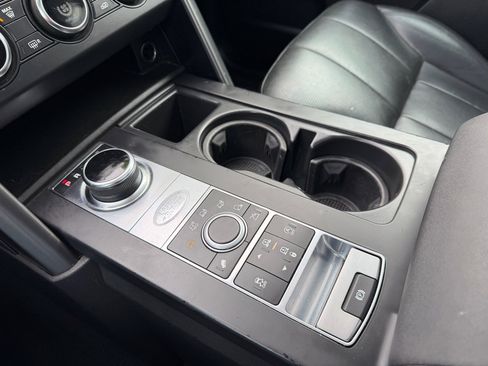 Used 2020 Land Rover Discovery Landmark image 15