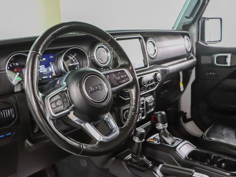 Used 2022 Jeep Wrangler Unlimited Sahara w/ Cold Weather Group AWD/4WD image 24