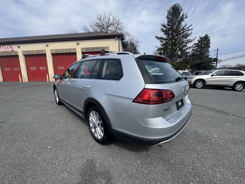 Used 2017 Volkswagen Golf Alltrack SE AWD/4WD image 4