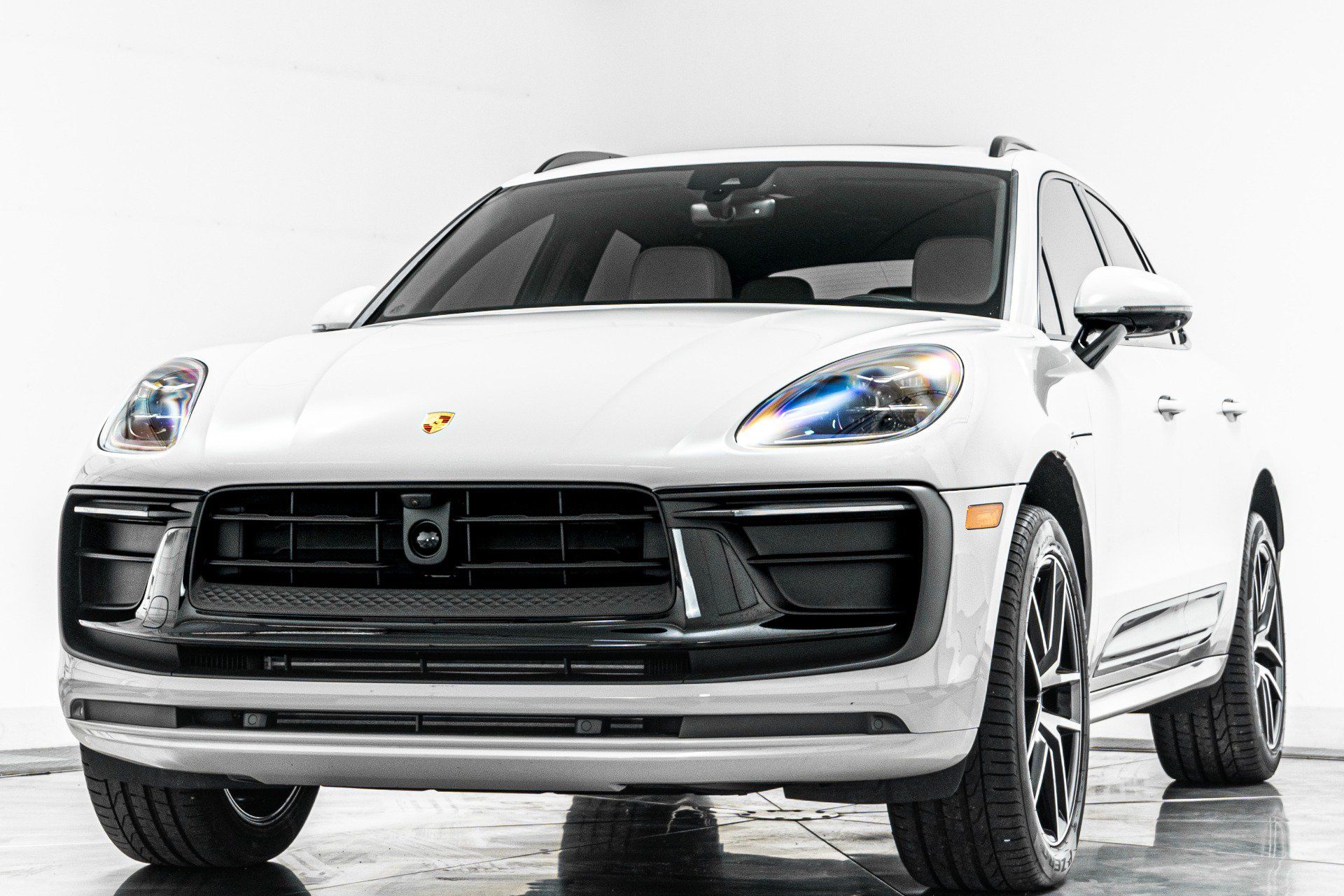 Used 2026 Porsche Macan AWD/4WD image 5