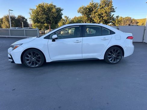Used 2024 Toyota Corolla SE w/ SE Premium Package image 2
