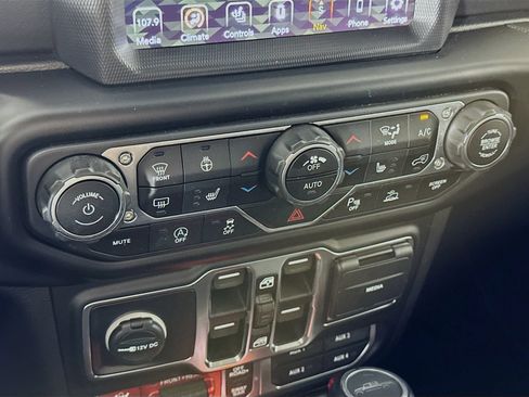 Used 2020 Jeep Gladiator Rubicon AWD/4WD image 17