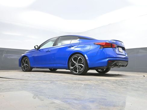 Used 2025 Nissan Altima 2.5 SR image 32