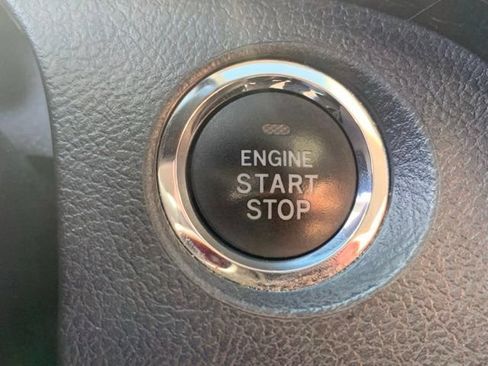 Used 2016 Toyota Sienna SE w/ SE Preferred Package FWD image 13