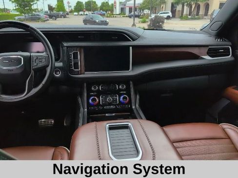 Used 2024 GMC Yukon Denali Ultimate AWD/4WD image 3