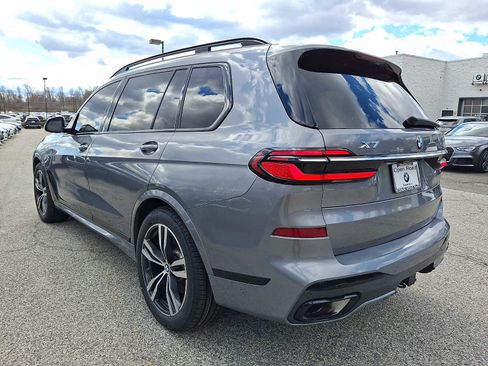 Used 2023 BMW X7 xDrive40i w/ M Sport Package AWD/4WD image 4