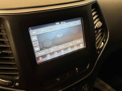 Used 2021 Jeep Cherokee Latitude Lux AWD/4WD image 13