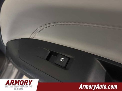 Used 2022 Jeep Compass Limited image 30