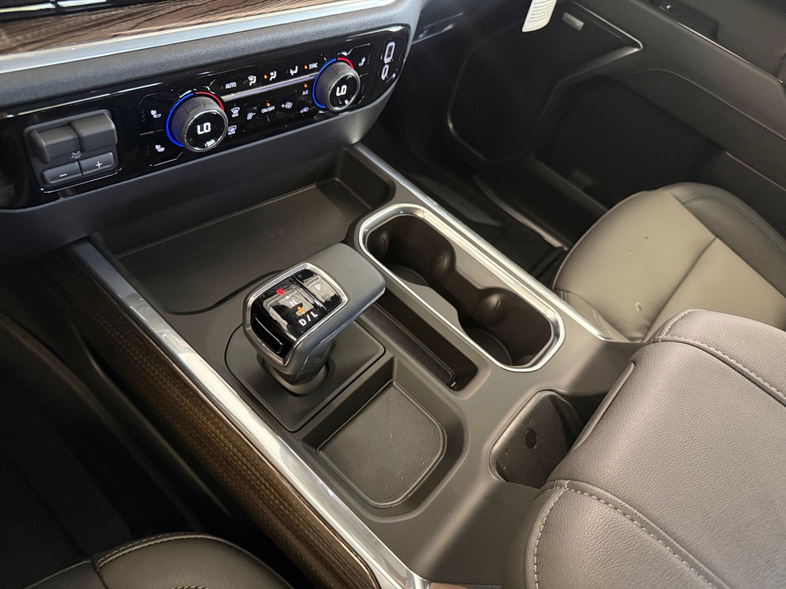 New 2026 Chevrolet Silverado 1500 RST w/ Redline Edition AWD/4WD image 21