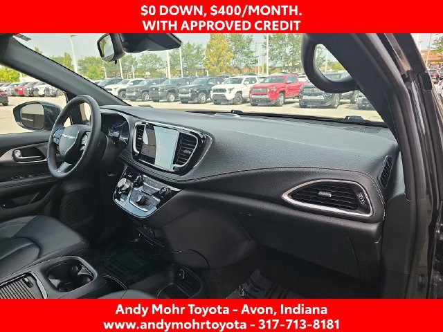 Used 2024 Chrysler Pacifica Limited FWD image 34