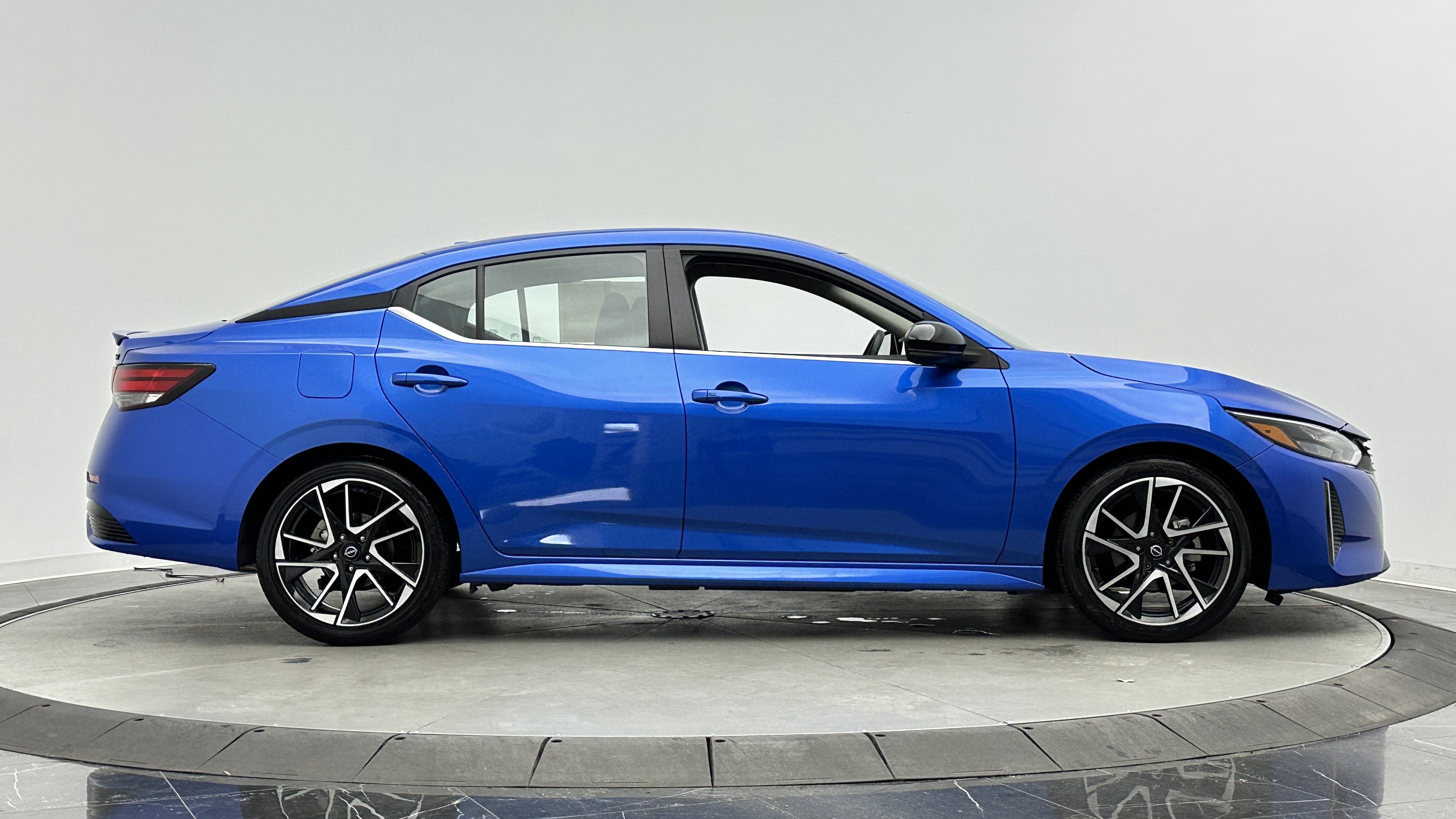 Used 2025 Nissan Sentra SR FWD image 7