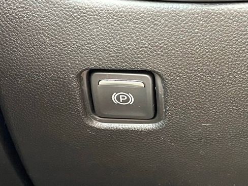 Used 2022 Chevrolet Blazer LT w/ Sound & Technology Package FWD image 35