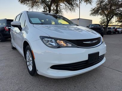 Used 2017 Chrysler Pacifica LX