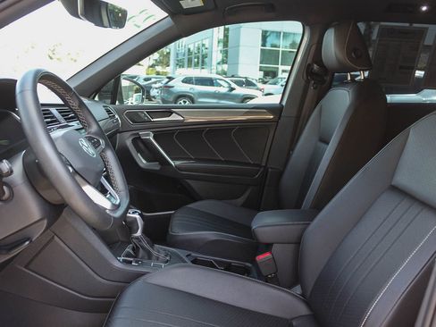 Used 2023 Volkswagen Tiguan SE R-Line image 18