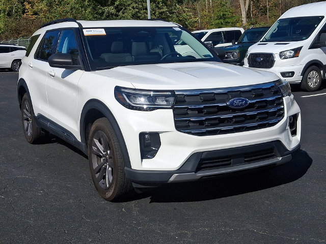 Used 2025 Ford Explorer Active w/ Active Comfort Package AWD/4WD image 2