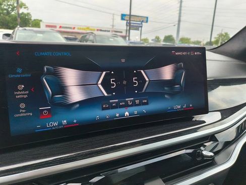 Used 2024 BMW X7 M60i w/ Executive Package image 41