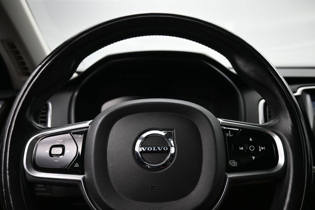 Used 2016 Volvo XC90 T6 Momentum w/ Protection Package Plus AWD/4WD image 9