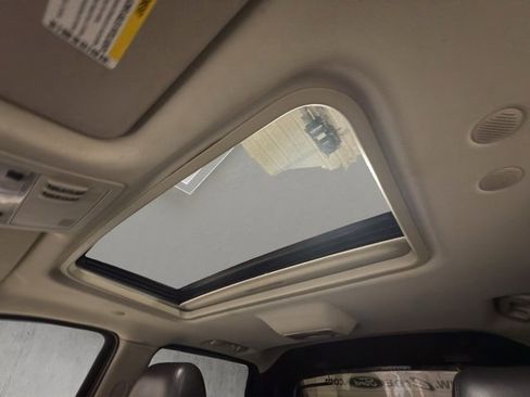 Used 2011 Cadillac Escalade EXT Luxury image 21