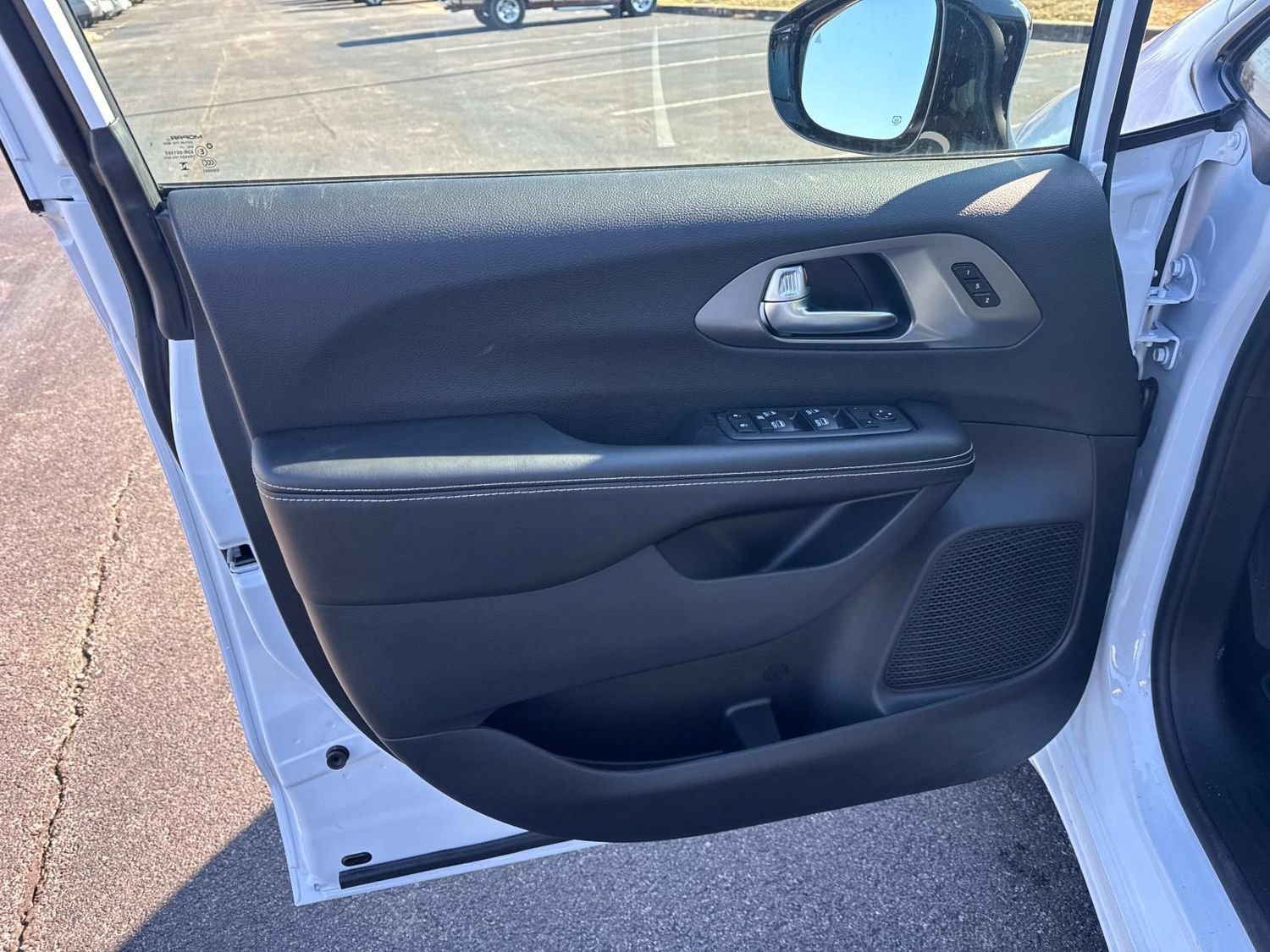 New 2026 Chrysler Pacifica Select w/ S Appearance Package FWD image 23