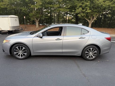 Used 2017 Acura TLX FWD image 3
