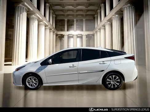 Used 2022 Toyota Prius XLE w/ Advanced Technology Package AWD/4WD image 5