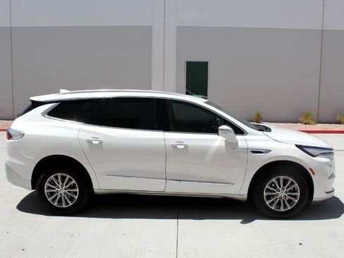 Used 2023 Buick Enclave Essence w/ Sound and Sites Package image 4