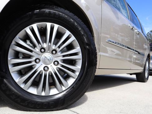 Used 2016 Chrysler Town & Country Touring-L w/ Driver Convenience Group FWD image 25