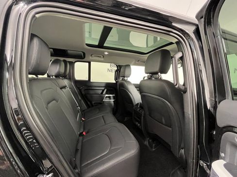 Used 2024 Land Rover Defender 110 S image 16