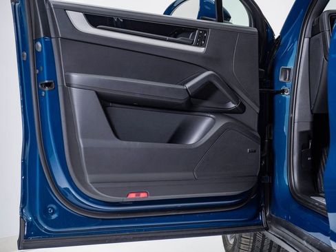 Certified 2024 Porsche Cayenne Coupe image 25