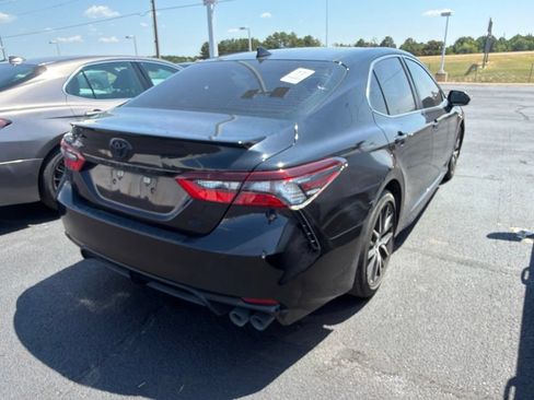 Used 2021 Toyota Camry SE FWD image 6