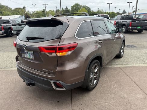 Certified 2018 Toyota Highlander Limited Platinum AWD/4WD image 6