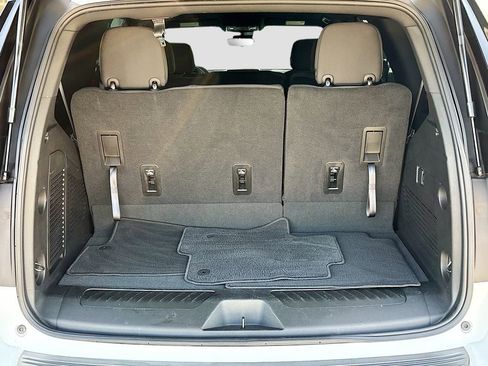 Used 2024 GMC Yukon SLE w/ Gmc Pro Safety Plus Package AWD/4WD image 28