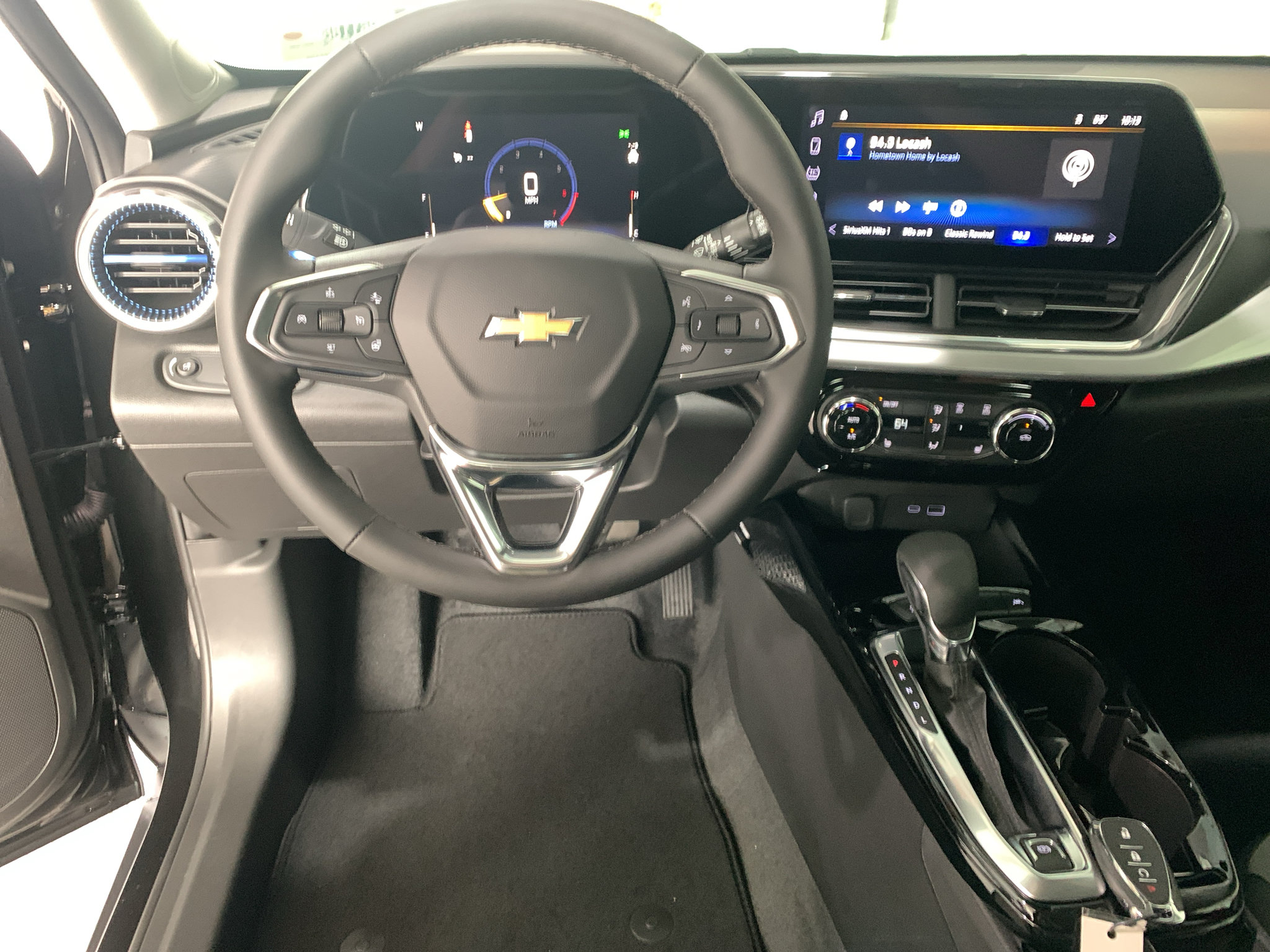 New 2026 Chevrolet Trax LT w/ LT Convenience Package FWD image 15