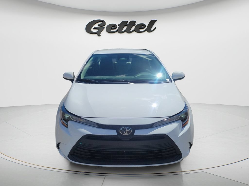 Certified 2025 Toyota Corolla LE FWD image 2