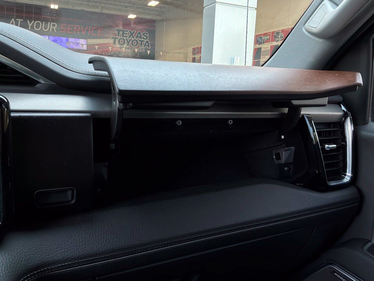 Used 2023 GMC Sierra 1500 Denali w/ Technology Package AWD/4WD image 43