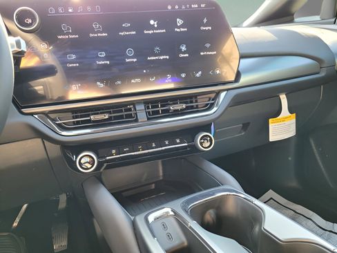 New 2026 Chevrolet Equinox EV RS image 10