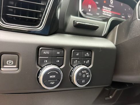 Used 2024 GMC Sierra 2500 AT4 w/ AT4 Premium Plus Package AWD/4WD image 18
