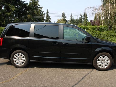 Used 2015 Dodge Grand Caravan SE w/ Quick Order Package 29E SE FWD image 11