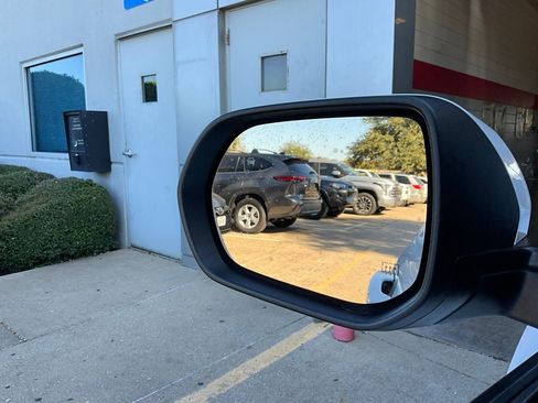 Used 2025 Chevrolet Equinox LT image 18