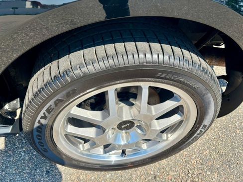 Used 2007 Ford Mustang Shelby GT500 RWD image 36
