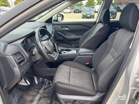 Used 2025 Nissan Rogue SV FWD image 28