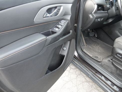 Used 2019 Chevrolet Traverse LT image 16