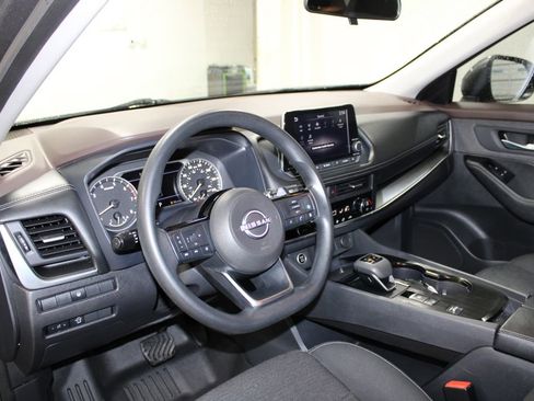 Used 2023 Nissan Rogue SV image 16