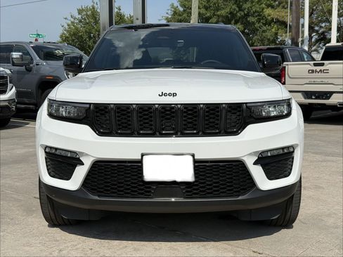 Used 2025 Jeep Grand Cherokee Limited w/ Trailer Tow Package AWD/4WD image 11