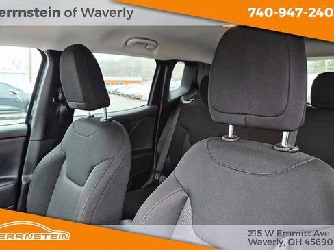 Used 2023 Jeep Renegade Latitude image 21