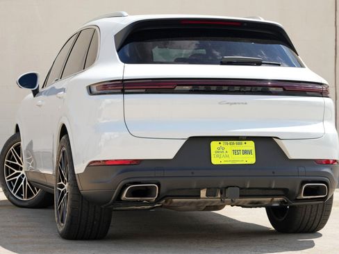 Used 2025 Porsche Cayenne w/ Premium Package Plus AWD/4WD image 6