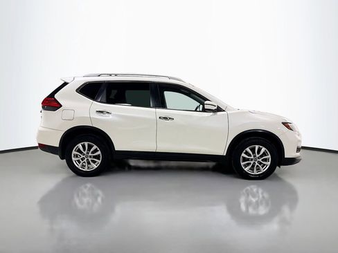 Used 2017 Nissan Rogue SV image 9