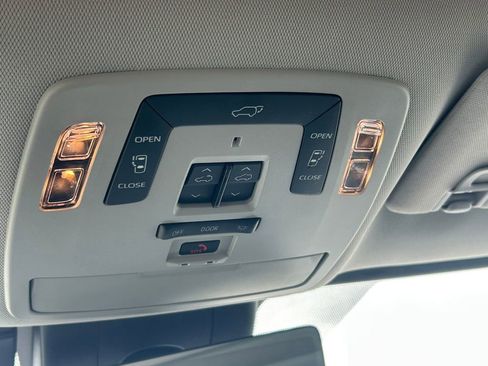 Used 2023 Toyota Sienna Limited AWD/4WD image 21